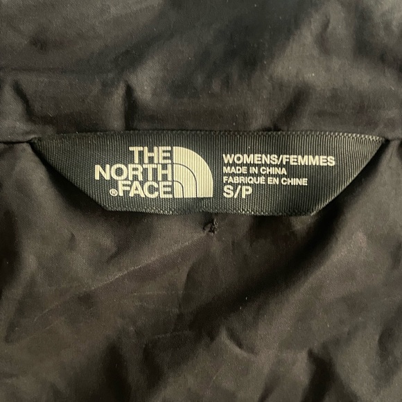 The North Face Quilted Puffer Jacket - Picture 9 of 12